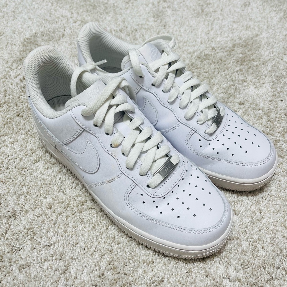 Nike White Air Force 1 Sneakers Classic Design